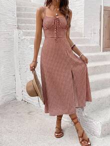 SHEIN Frenchy Đầm midi nữ kiểu Pháp cổ điển, thanh lịch, lãng mạn, họa tiết kẻ caro đỏ trắng, xẻ cao, dây mảnh, thích hợp cho dã ngoại, du lịch ban ngày, nghỉ hè tối giản, sang trọng và đa năng. - Nhiều màu - Xem 3
