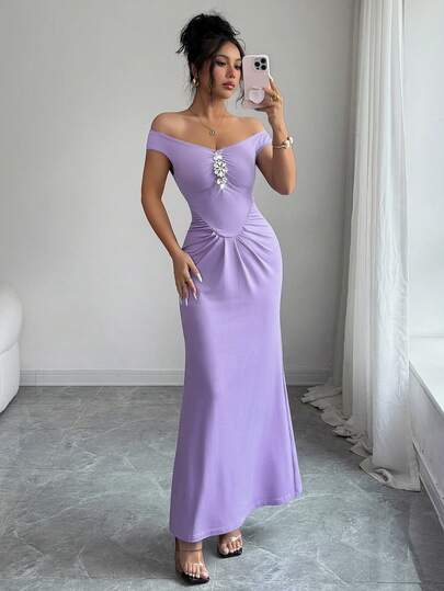 Rafferiza Đầm maxi ôm sát eo xếp ly, trễ vai, đính đá màu tím oải hương, thích hợp cho mùa xuân hè, váy dạ hội sang trọng cho tiệc tùng và hẹn hò.