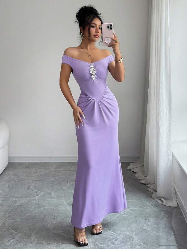 Rafferiza Đầm maxi ôm sát eo xếp ly, trễ vai, đính đá màu tím oải hương, thích hợp cho mùa xuân hè, váy dạ hội sang trọng cho tiệc tùng và hẹn hò.