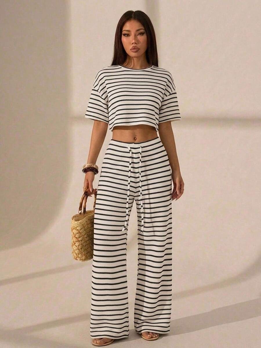 SHEIN PETITE Bộ đồ nữ thường ngày kẻ sọc gồm áo thun ngắn và quần dài, thích hợp cho mùa hè. - Màu be - Xem 1