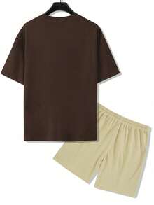 Manfinity Homme Conjunto de camiseta de manga corta y pantalones cortos deportivos de estilo callejero juvenil para hombres, para festivales de música y atuendos diarios, regalo para novios o esposos, que refleja el estilo streetwear y Y2K, conjuntos de dos piezas para hombres, conjunto de top de manga corta estampado y pantalones cortos para hombres, atuendos cómodos - Multicolor - Ver 4