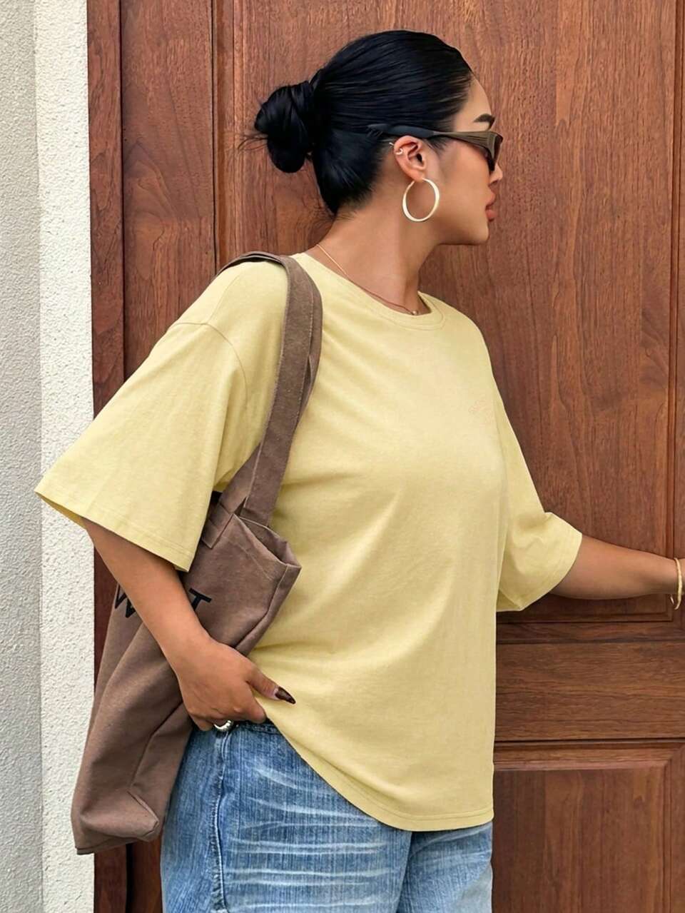 Dazy Plus Loose Fit Letter Print Crew Neck Casual Plus Size Brown T-Shirt For Women, Spring/Summer