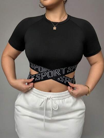 Easithlete Plus Size Women Letter Graphic Cropped Sports T-Shirt