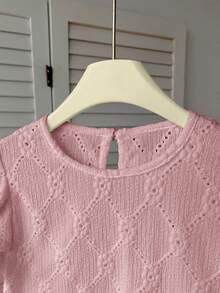 SHEIN Áo kiểu nữ màu trắng, chất liệu dệt họa tiết, cổ tròn, tay ngắn, xếp ly, ôm dáng, phong cách thường ngày, thanh lịch kiểu Pháp, thích hợp cho những chuyến đi chơi mùa xuân và chuẩn bị đi học. - Hồng - Xem 3