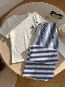 SHEIN EZwear Setelan 2 Potong Kaos dan Celana Bergaris Kasual Musim Panas Ukuran Besar - MultiWarna - View 3