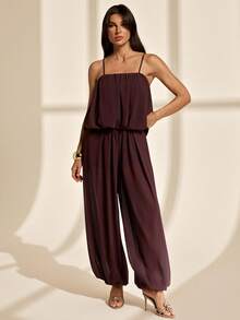SHEIN Tall Set de 2 piezas 2026 Primavera/Verano Nuevo Top de tirantes plisado con estampado floral y pantalón cargo de cintura elástica de gasa, color marrón - Marrón - Ver 5