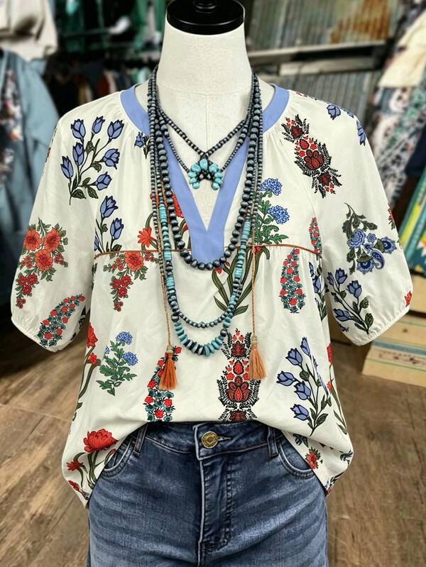 Linhara Thời trang Xuân/Hè dành cho nữ cỡ lớn: Áo cổ chữ V giản dị, đơn giản và đa năng với họa tiết hoa ngẫu nhiên kiểu retro, dây đeo đan, phối ghép và chi tiết tua rua - hoàn hảo cho trang phục mùa xuân và mùa hè.