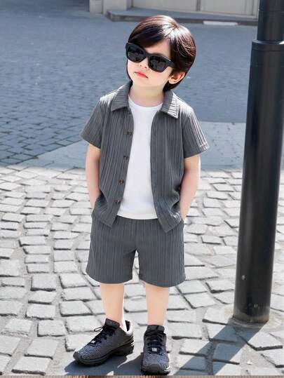 SHEIN Young Boy Summer Solid Color Short Sleeve Casual Shirt And Shorts 2pcs Set Summer Holiday