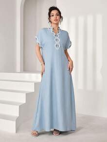 Al Najma 浅蓝色立领刺绣滚边宽松休闲阿拉伯风格女式连衣裙 - 藍色 - 查看 3
