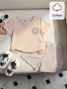 SHEIN Playful Pals 2件套男婴休闲印花卡其色短袖圆领拼接棉质T恤和条纹针织短裤套装，经典设计，舒适短袖运动服套装，适合外出、春夏两季穿着，夏季服装 - 彩色 - 查看 3