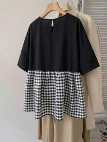 SHEIN CURVE+ 大码女装春夏时尚休闲宽松舒适日常百搭修身面料黄色短袖衬衫，简约风格，凸显曲线，可爱上衣，外出上衣，女士衬衫，欧洲夏季，荷叶边上衣，女士早午餐秋季服装，冬季，CURVE PLUS - 黑與白 - 查看 2