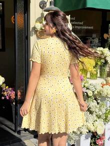 GalTyme Plus Size Women V-Neck Allover Print Ruched Fashion Date Party Dress - Pale Yellow - View 2
