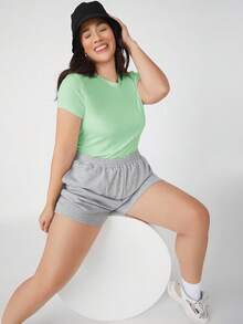SHEIN BASICS Áo thun nữ cỡ lớn, kiểu dáng tối giản, màu trơn, cổ tròn, tay ngắn. - màu xanh lá - Xem 6
