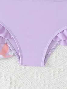SHEIN Conjunto de 3 piezas para bebé niño que incluye parte superior de tankini con estampado floral, calzoncillos de natación con volantes de unicolor y camiseta de protección solar de manga corta - Púrpura malva - Ver 3