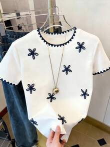 Franclia Plus Size Women's Round Neck T-Shirt With 3D Floral Decor - Multicolor - View 1