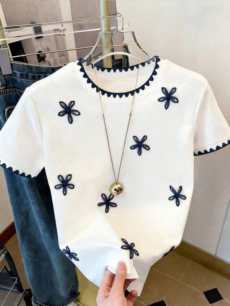 Franclia Plus Size Women's Round Neck T-Shirt With 3D Floral Decor - Multicolor - View 1