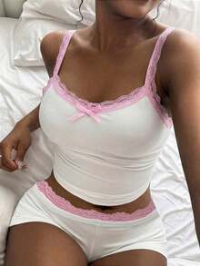 Amplova Set de camiseta de tirantes y shorts mini con parches de encaje y decoración de moño en colores contrastantes - Blanco - Ver 4