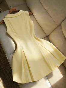 SHEIN Franclia 优雅法式无袖浪漫甜美娃娃领开衫连衣裙，褶皱A字收腰连衣裙，女士毕业礼服，时尚通勤浅黄色连衣裙，适合春、夏、秋、冬各种场合，如外出、约会、度假等。 - 淡黃色 - 查看 2