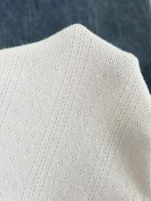 Flirla Áo thun nữ mùa hè dệt kim jacquard viền ren trang trí, cổ tròn, tay ngắn, vạt bèo nhún, dáng ôm vừa vặn, phong cách thường ngày. - Màu be - Xem 4