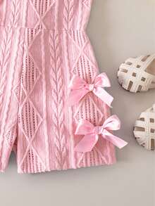SHEIN Playful Pals 女婴休闲无袖弹力腰短款连体衣，纯色纹理面料，饰有3D蝴蝶结，夏季粉色 - 粉色 - 查看 5