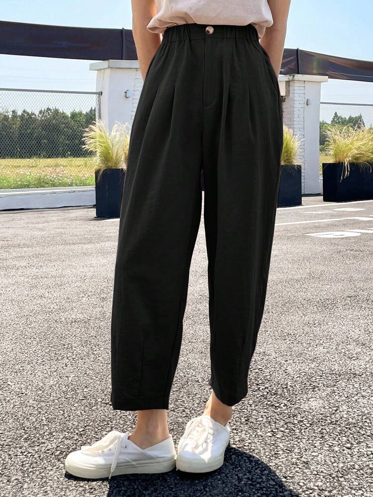 DAZY ハイウエスト プリーツ ディテール テーパードパンツ、秋の先生用パンツ - ブラック - 見る 1