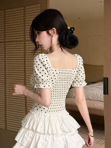 DAZY Áo kiểu nữ chấm bi cổ vuông tay bồng ôm sát, thích hợp cho mùa xuân và hè. - Màu be - Xem 2