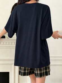 DAZY Set de 2 piezas de pijama de mujer con camiseta suelta con estampado de letras y pantalones cortos a cuadros, conjunto casual de verano - Azul Marino - Ver 2