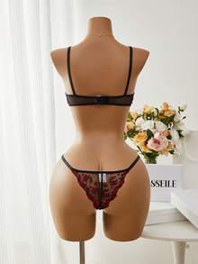 Esselle 2件套女士心形水钻装饰刺绣性感内衣套装 - 黑色 - 查看 2