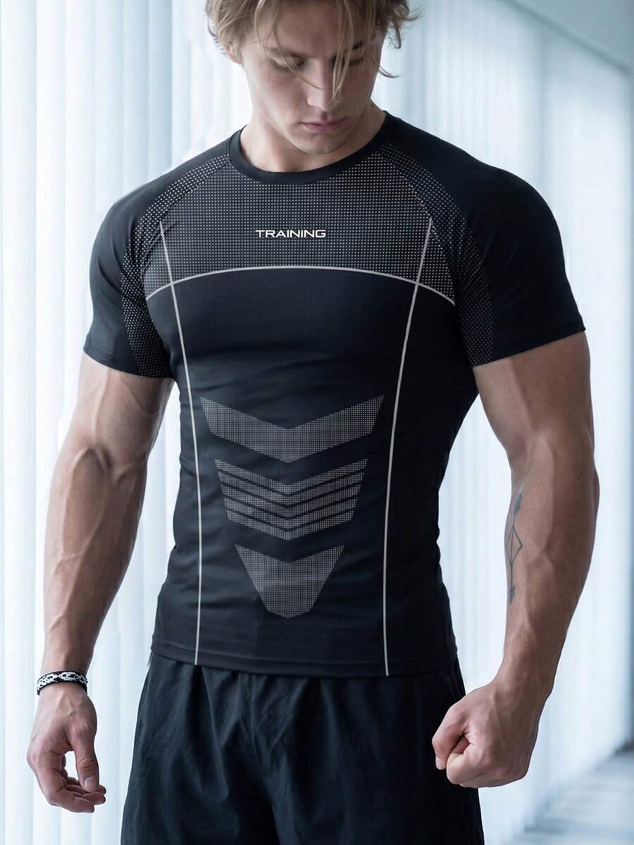 GymBeat Camiseta deportiva de compresión de cuello redondo de manga corta con estampado de letras y rayas para hombres - Multicolor - Ver 1