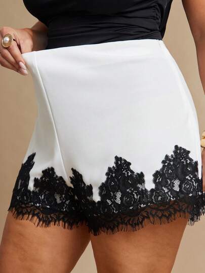 SHEIN BAE Shorts brancos com detalhes em renda para mulheres plus size, shorts elegantes.