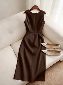 GlowEve CURVE Plus Size Summer Minimalist Elegant Solid Color Pleated Sleeveless Dress - Chocolate Brown - View 2