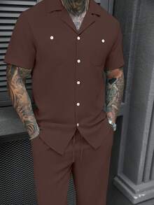 Manfinity CasualCool 2件組男士休閒純色紋理短袖襯衫與抽繩腰鬆直筒長褲套裝，兩件式穿搭衣著，舒適正式 - 棕色 - 查看 5