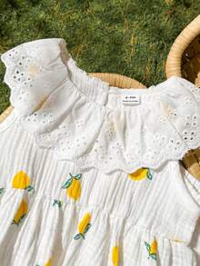 SHEIN Vintaside Kids 2 Stücke/Set Kleinkind Mädchen Gestrickte Zitronen Ärmellose Spitzenkragen Bluse und Gerade Bein Hose, bequemer Kinder Casual Outfit für Sommerliche Outdoor Aktivitäten - Weiss - Übersicht 9