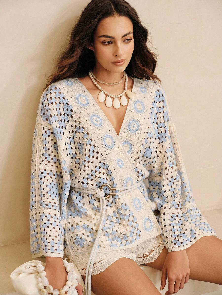 SHEIN Revavyn Cárdigan de punto con patrón geométrico calado, adecuado para usar en la playa y en resorts - Azul y blanco - Ver 1