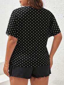 SHEIN Frenchy Áo thun nữ cỡ lớn cổ tròn màu đen họa tiết chấm bi, kiểu dáng thường ngày, áo đen, áo thun mùa hè, trang phục mùa hè, quần áo mùa hè - Đen và trắng - Xem 2