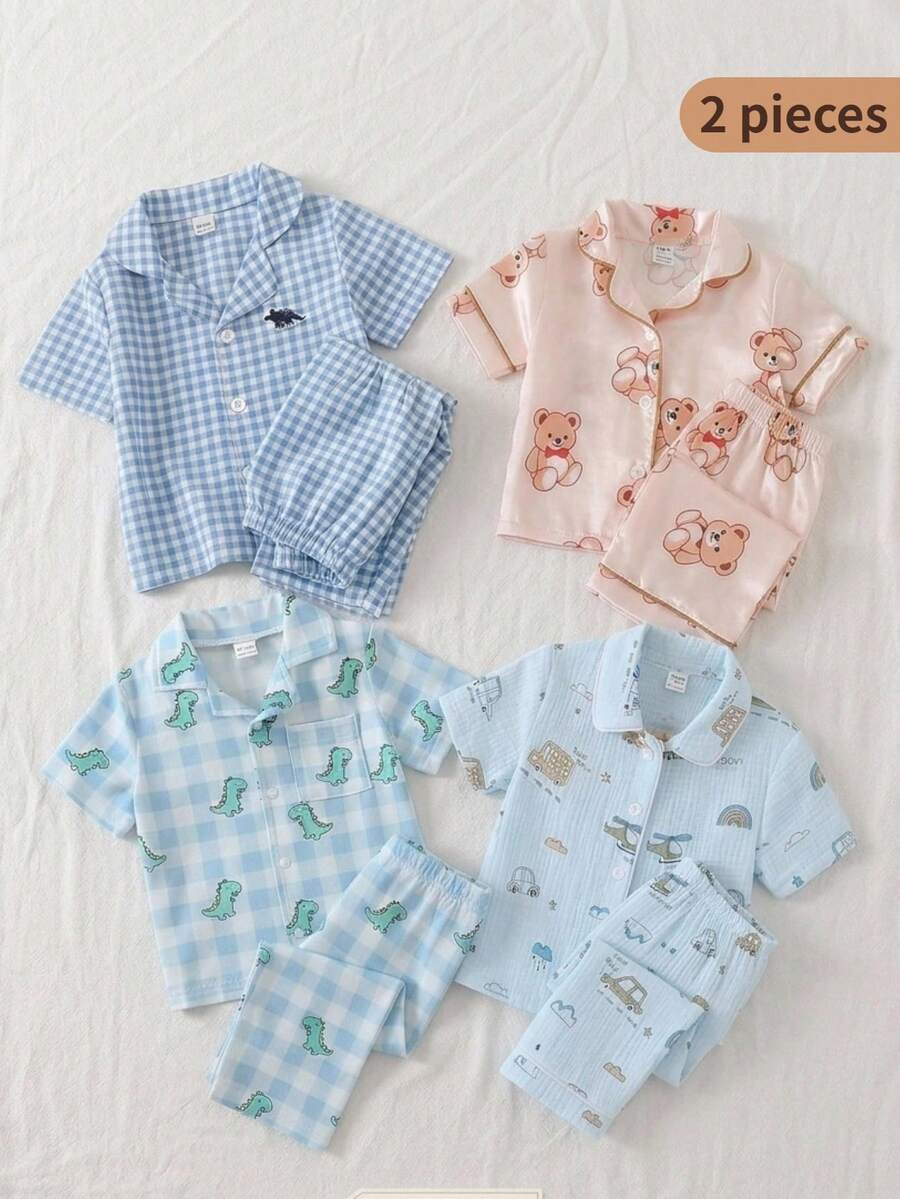 Bộ đồ cho bé trai gồm áo khoác cardigan cổ bẻ thêu hình khủng long 3D kẻ caro xanh trắng và quần ngắn tay trắng cài cúc, kiểu dáng rộng rãi, thoải mái, thích hợp mặc ở nhà và ngoài trời. - Xanh và trắng - Xem 1