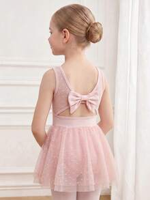 SHEIN Đầm múa ba lê tay ngắn màu hồng voan cho bé gái, thiết kế xếp ly phía trước, nơ xinh xắn phía sau, chân váy voan mềm mại và nhẹ, co giãn và thân thiện với da, thích hợp cho khiêu vũ, yoga và thể thao, phù hợp cho mọi mùa. - Hồng - Xem 5