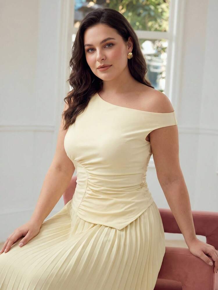 PLUS SIZE WOMEN'S ROMANTIC DATE YELLOW ASYMMETRIC RUCHED ASYMMETRICAL T-SHIRT, SPRING/SUMMER
