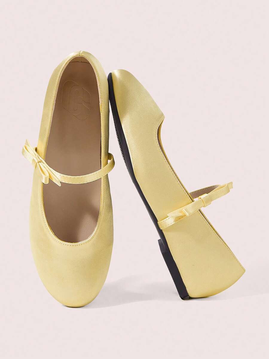 CUCCOO DOLLMOD Zapatos de mujer, amarillo claro, textura de satén, zapatos Mary Jane con lazo, zapatos de ballet, bailarinas cómodas - Amarillo claro - Ver 1