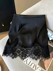 SHEIN Franclia Váy ngắn nữ mùa xuân/hè mới, chất liệu satin đen bóng, thắt eo bất đối xứng, viền ren, thanh lịch, thích hợp mặc đi làm hàng ngày, dự tiệc, lễ hội, công sở. - màu đen - Xem 3
