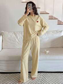 DAZY Conjunto de pijama holgado de 2 piezas con estampado de manzana y rayas para mujer - Amarillo - View 5