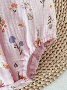 SHEIN 1件新生女嬰可愛花卉草本印花純棉連身衣，附荷葉袖、頭帶、按扣，粉綠色夏季洗禮服裝 - 淺粉色 - 查看 8