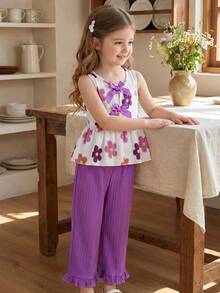 SHEIN Elladie kids 两件套女童碎花蝴蝶结无袖套装，白色碎花无袖露脐上衣搭配紫色阔腿裤，缎面蝴蝶结装饰，活力甜美女孩风格，适合日常外出、游乐园、家庭聚会等场合，是幼儿夏季吸睛穿搭。 - 紫色 - 查看 3