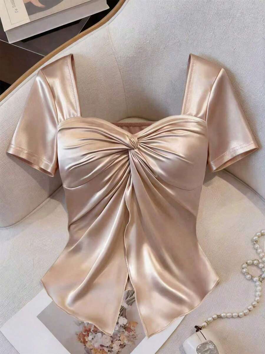 GlowEve Camiseta de mujer de manga corta con nudo delantero y bajo dividido, estilo casual sexy y fácil de combinar - Champán - Ver 1