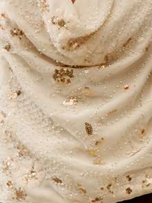 Nöista Áo quây màu trắng kem đính sequin được làm từ chất liệu thoáng khí với những nếp gấp thanh lịch, hoàn hảo cho các bữa tiệc, buổi hẹn hò và kỳ nghỉ xuân hè. Có thể mặc riêng như một món đồ nổi bật hoặc phối cùng chân váy hoặc quần cạp cao để tạo nên vẻ ngoài tinh tế. - Rượu sâm banh - Xem 10
