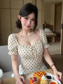 DAZY Áo kiểu nữ chấm bi cổ vuông tay bồng ôm sát, thích hợp cho mùa xuân và hè. - Màu be - Xem 5