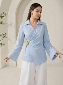 Solavon Blusa casual versátil de uso diario con pliegues y decoración metálica de unicolor para mujer - Azul - Ver 4