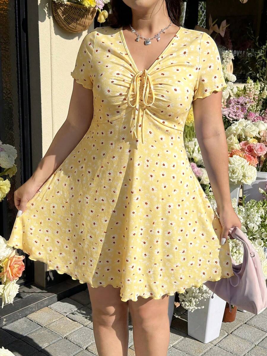 GalTyme Plus Size Women V-Neck Allover Print Ruched Fashion Date Party Dress - Pale Yellow - View 1
