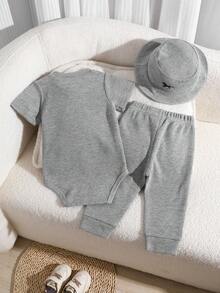 SHEIN Playful Pals 3件套婴儿男童简约黑色马图案灰色露肩连体衣，搭配同款松紧腰裤和帽子，休闲套装，3-12个月 - 灰色 - 查看 2