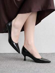 CUCCOO BIZCHIC 女士尖头猫跟黑色优雅低跟高跟鞋，适合日常通勤上班，时尚简约，是女士高跟鞋的百搭之选。 - 靜夜黑色 - 查看 4